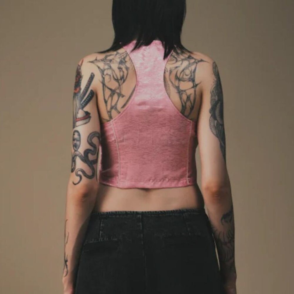 Dawang Bu Sleeveless Top - Picture 2 of 5